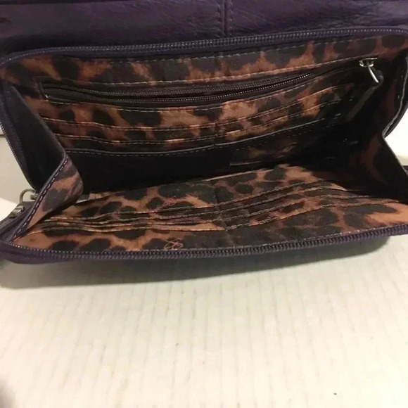 B. Makowsky purple leather crossbody handbag - Picture 4 of 8